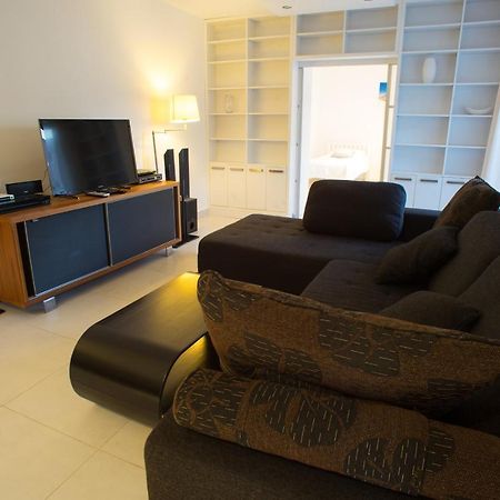 Becici Four-Bedroom Penthouse Apartment With Jacuzzi ภายนอก รูปภาพ